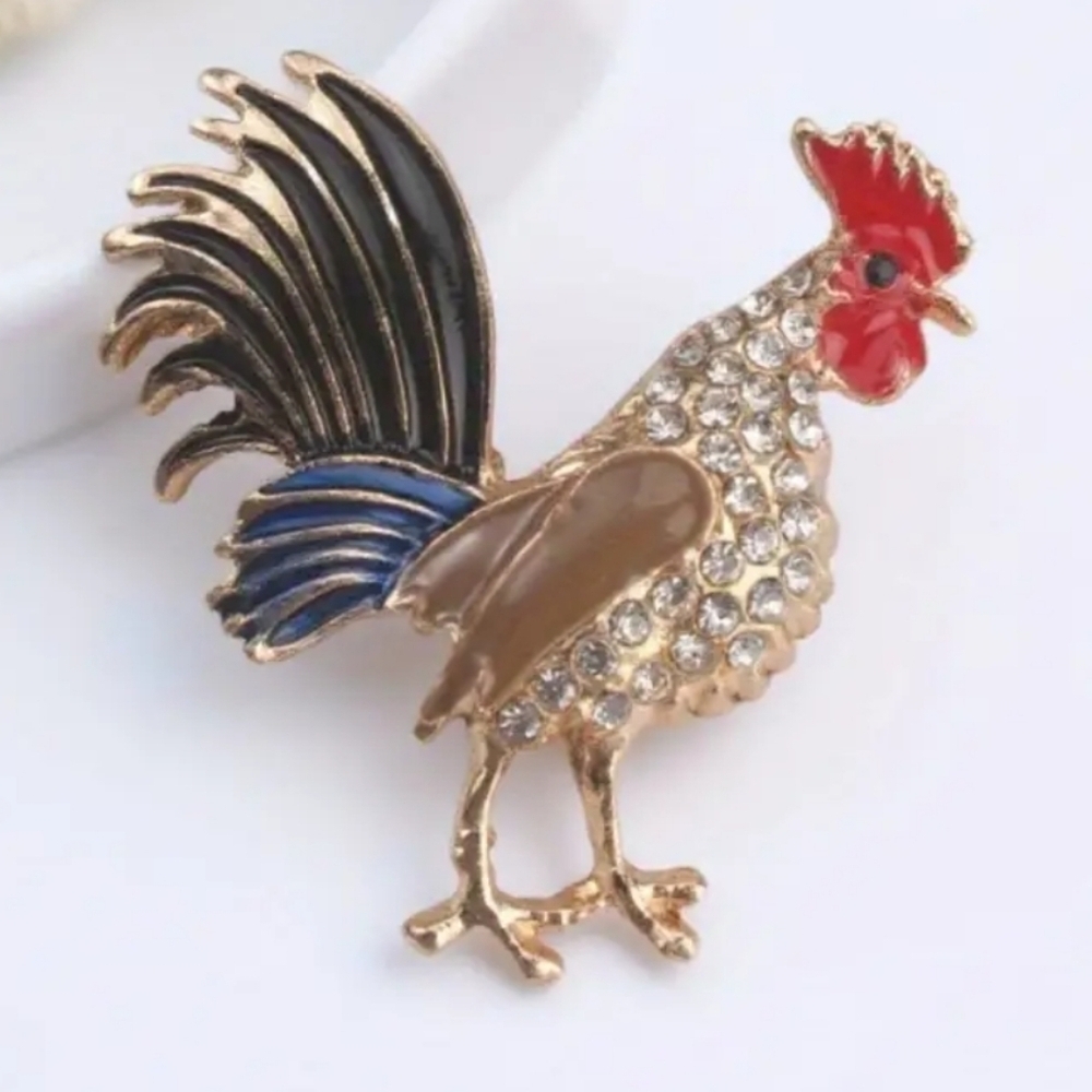 New Vintage-Style Rooster Brooch 🐓 – Elegant Rhinestone Pin for Jackets